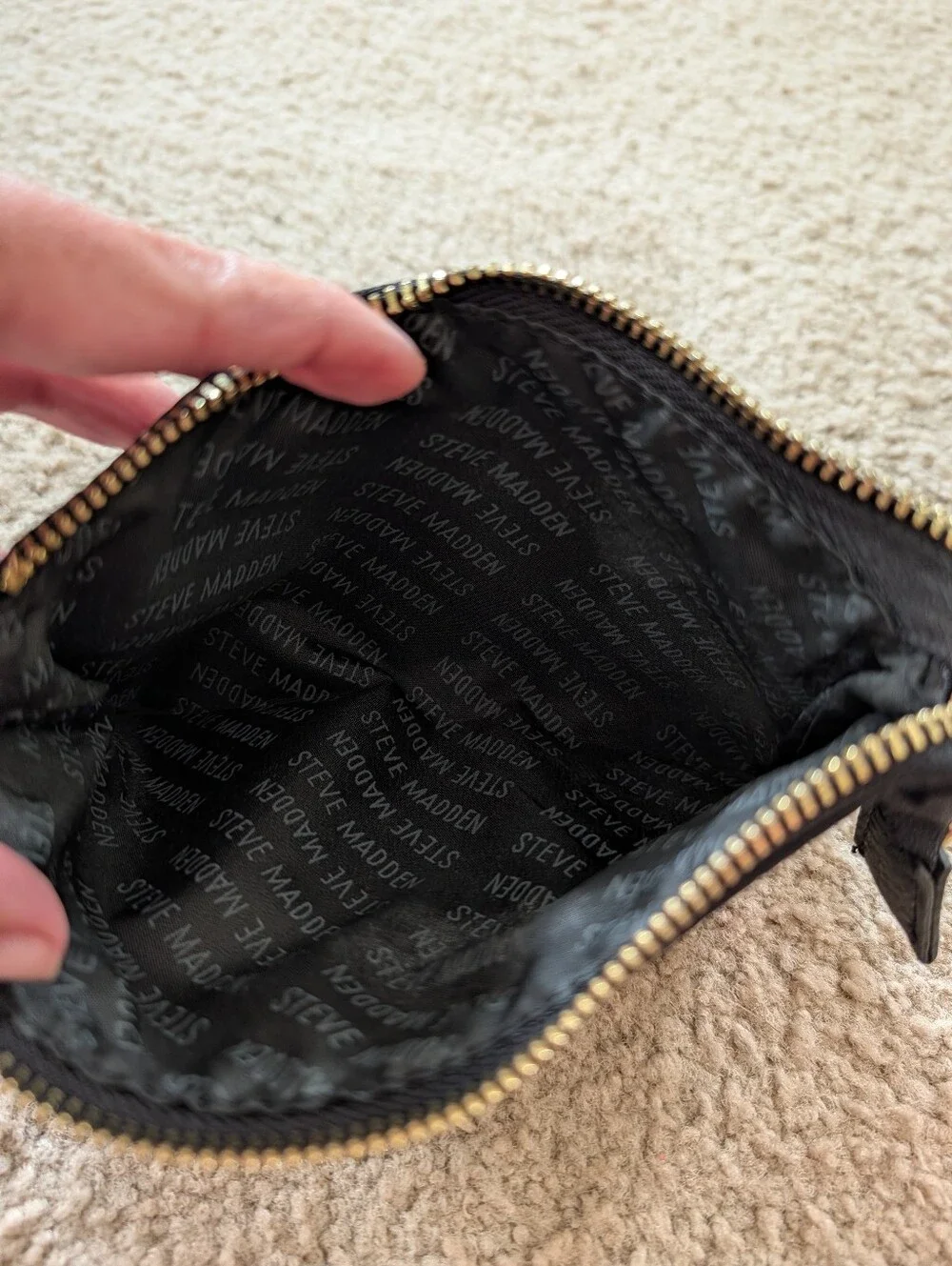 Steve Madden compact steve